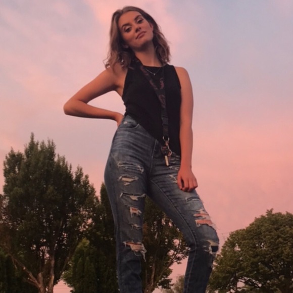 Welcome To My Closet! - Picture 3 of 3